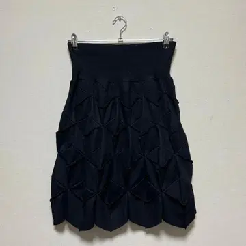 새상품급 시빌라 입체 형태 스커트 블랙