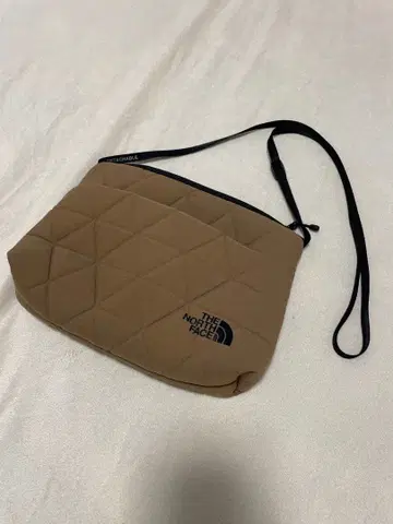 THE NORTH FACE 퀼팅 소재 사코슈 (숄더백)