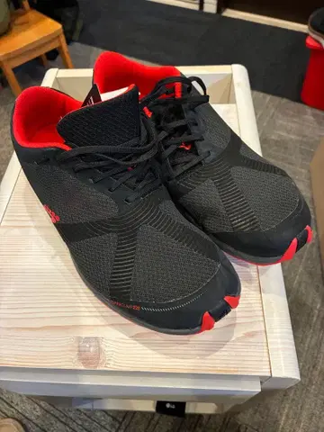 INOV-8 트레이닝 슈즈 블랙/레드