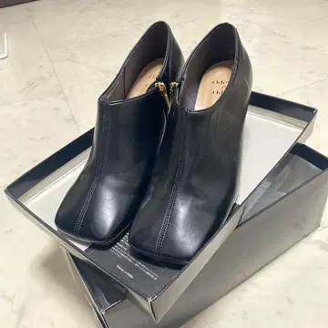 지퍼 달린 블랙 부티 24cm