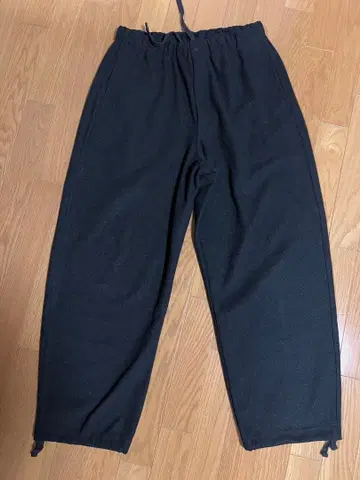 유니클로 브러쉬드 맨투맨 와이드 팬츠 다크 그레이