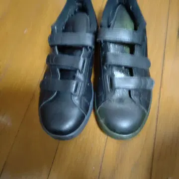 블랙 벨크로 스니커즈