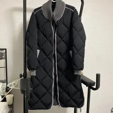 롱 기장 퀼팅 다운 자켓 블랙