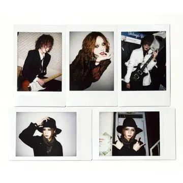 201호실 Hiroto 폴라로이드