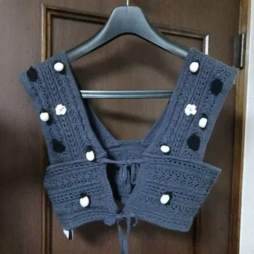 이페 그레이 꽃 모티브 크로셰 니트 베스트