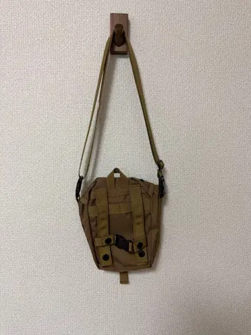 브리핑 카키 숄더백 컴팩트