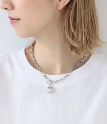 하트형 참 포함 체인 목걸이