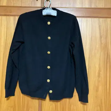 블랙 긴팔 가디건 골드 컬러 버튼 부착 스코틀랜드 발란타인 제조