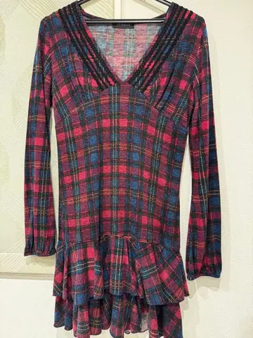 스톨 포함 체크 무늬 원피스