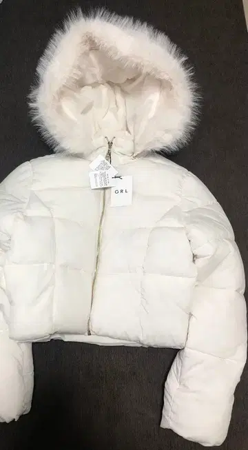 화이트 후드 부착 다운 자켓