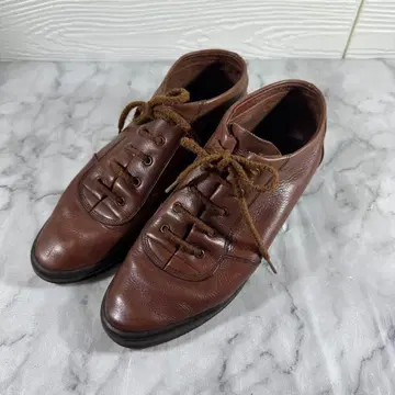 BALLY 브라운 가죽 로퍼 22.5cm 상당