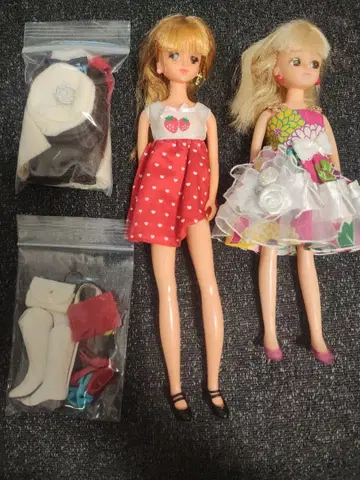 리카짱 인형 2체와 의상 세트