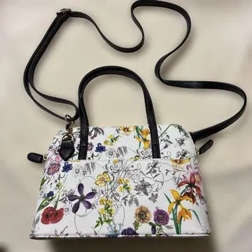 꽃무늬 화이트 핸드백