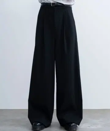 2턱 와이드 스트레이트 스트라이프 슬랙스