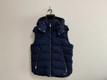 TATRAS 네이비 다운 베스트 후드 부착