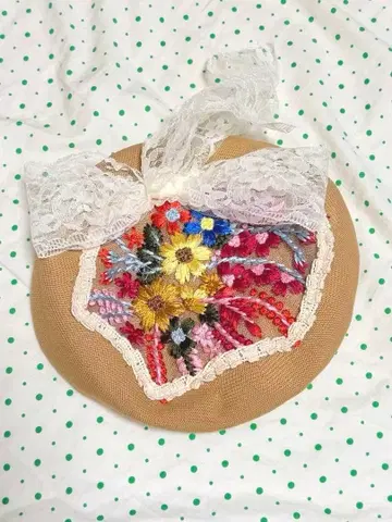 자수 베레모 꽃무늬 레이스 리본 포함 베이지