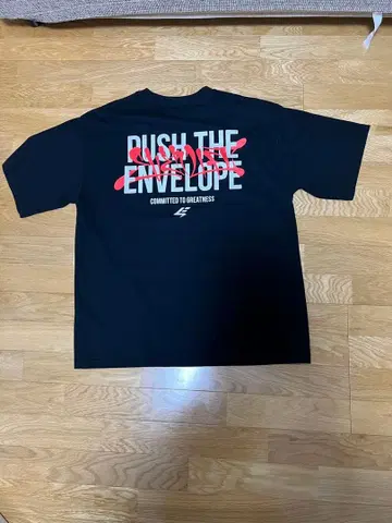 EVERLIFT 오버사이즈 T셔츠 블랙 레드