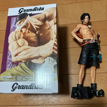 흰 수염 에이스 피규어