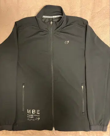 MASTER BUNNY EDITION 자켓 블랙 사이즈는 4입니다.