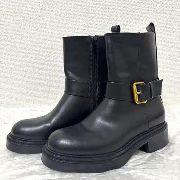 [ 완판템 ] ZARA 자라 버클 플랫 앵클부츠 골드 버클