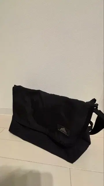 그레고리 숄더백