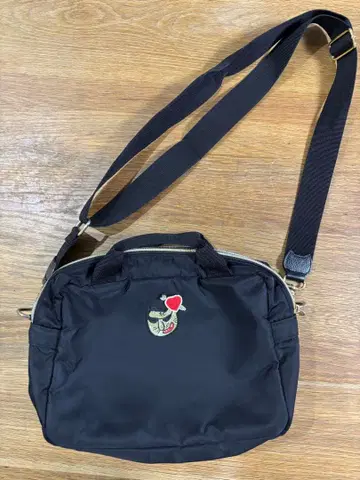 츠모리치사토 숄더백 자수 캐릭터 포함