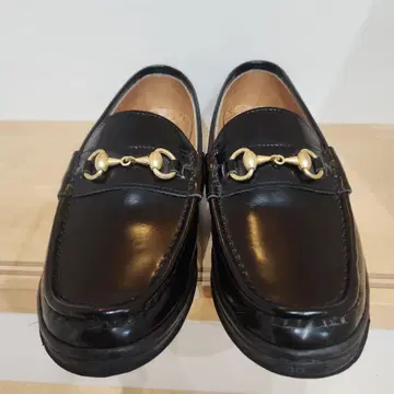 MANEBU 블랙 로퍼 골드 금장 장식 포함