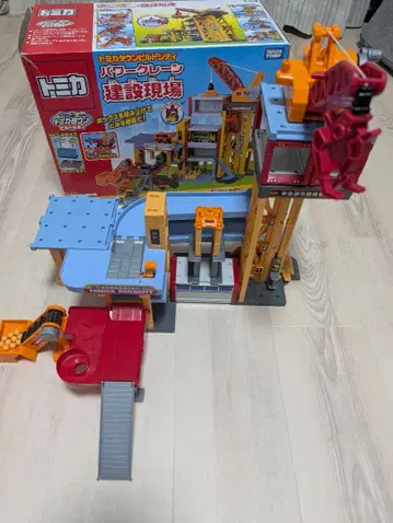 토미카 파워 크레인 건설 현장