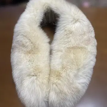 화이트 퍼 리버서블 숄