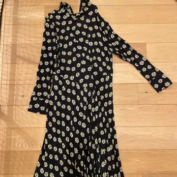 ZARA 블랙 꽃무늬 긴팔 원피스