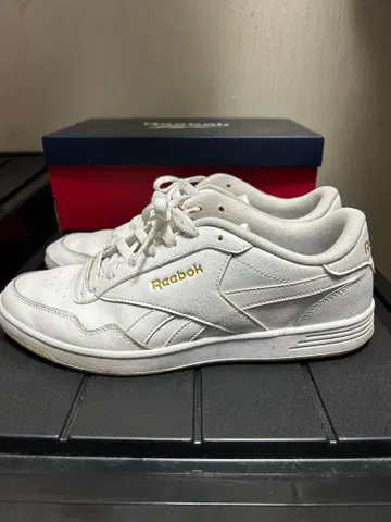 리복 화이트 스니커즈 골드 로고