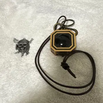 캐리비안의 해적 나침반 스컬 참