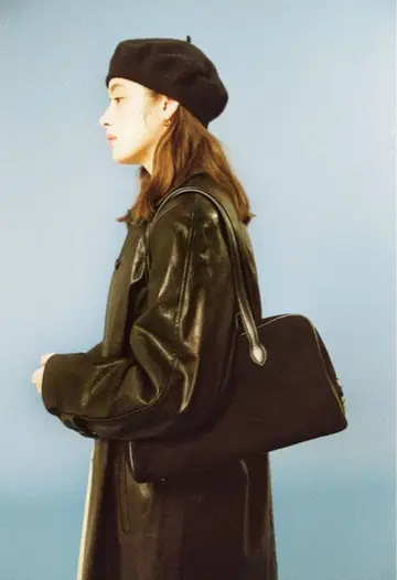 TOUT Y EST 록켓 블랙 스웨이드 백