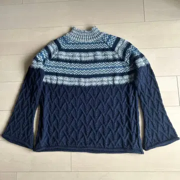 아모와르 카프리스 스페인산 QINTO PUNTO 노르딕 스웨터