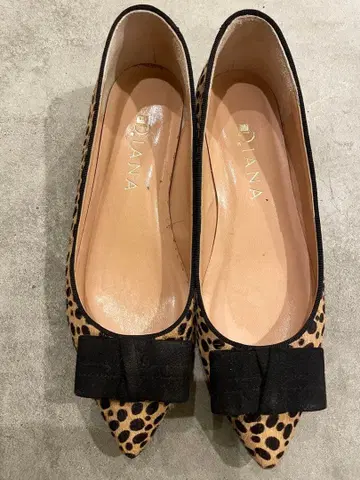 DIANA 레오파드 무늬 펌프스 23.5