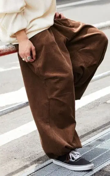 프릭스스토어/FREAK'SSTORE 와이드 실루엣 코듀로이 팬츠