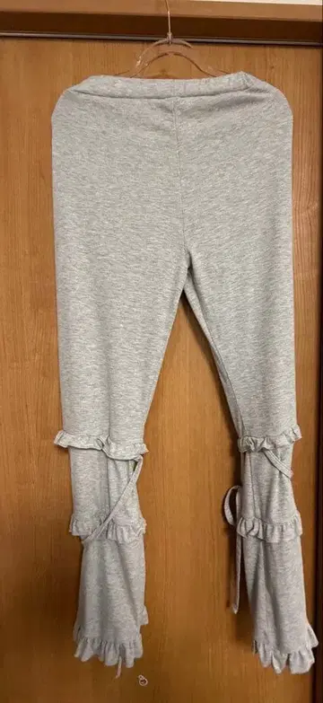 메리제니 프릴 리브 플레어 팬츠