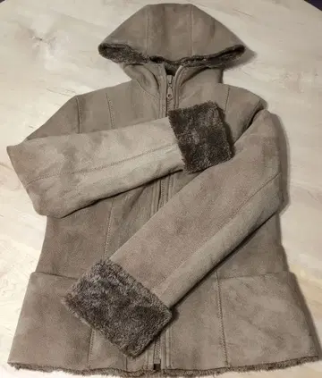 페이크 무스탕 후드 부착 지퍼 코트 베이지 보아 안감 자켓