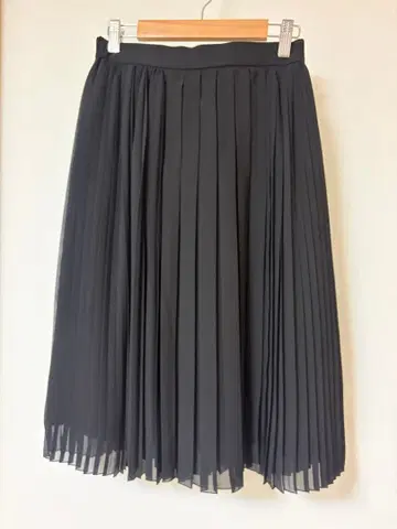 블랙 플리츠 스커트 무릎 기장