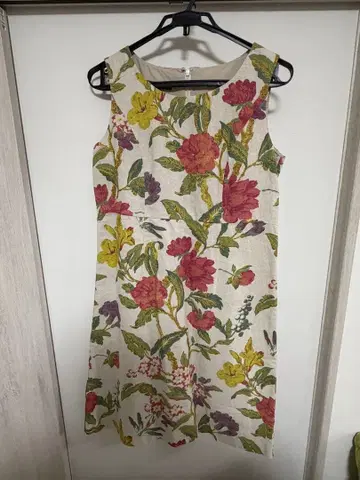 LAURA ASHLEY 꽃무늬 슬리브리스 원피스 무릎 기장