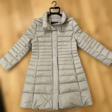 이번 시즌 구매 MICHEL KLEIN 다운 코트 사이즈 40 베이지