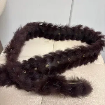 Y2K 퍼 소재 다크 브라운 벨트