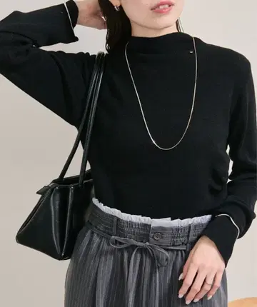 새상품 mystic 플레이트 부착 하이넥 니트 블랙 터틀넥