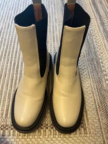 apart by 사이드 고어 부츠 화이트 x 블랙 통굽 새상품급