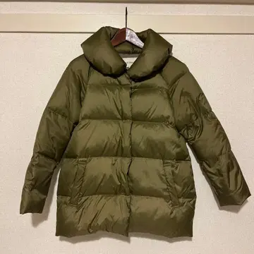 올리브 그린 다운 자켓