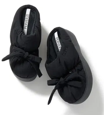 리본 포함 블랙 슬립온