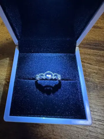 엘레강트한 하트 모양 반지