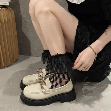 아이보리 체인 장식 통굽 로퍼 24.5cm