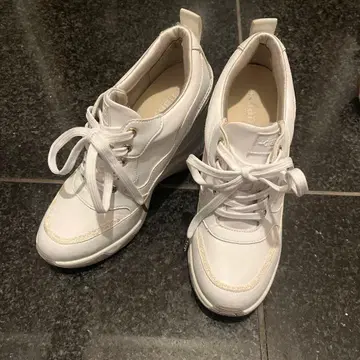 diana 힐업 스니커즈 화이트 23.5cm