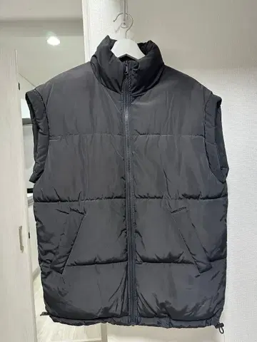 H&M 블랙 슬리브리스 다운 자켓 S